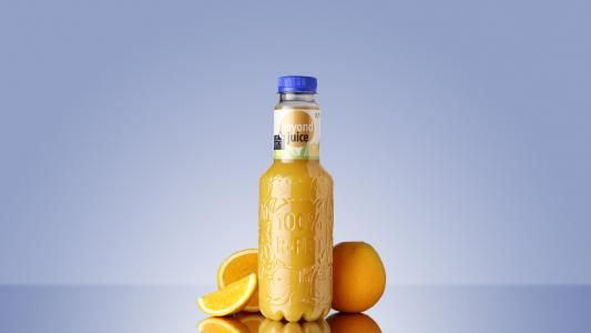 „Beyond Juice“: KHS stellt erste recyclingfähige Saftflasche aus 100 Prozent rPET vor